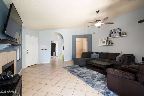 3022 E Topeka Dr, Phoenix, AZ 85050 photo 4