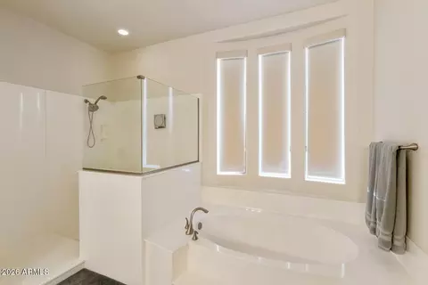Bath - 8511 S 30th St, Phoenix, AZ 85042 photo 3 of 9