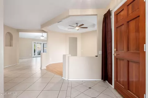 4139 E Siesta Ln, Phoenix, AZ 85050 photo 2