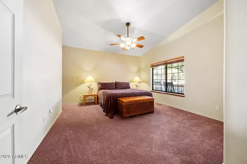 Bedroom - 2940 Constellation Ln, Overgaard, AZ 85933 photo 4 of 7