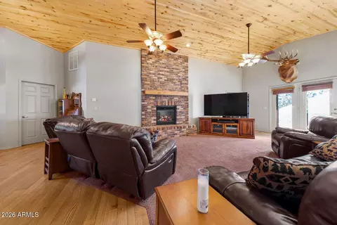 Living - 2940 Constellation Ln, Overgaard, AZ 85933 photo 2 of 4