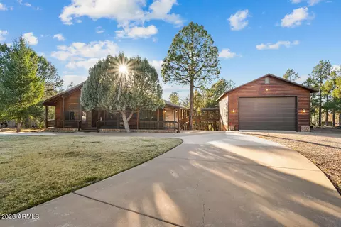 2940 Constellation Ln, Overgaard, AZ 85933