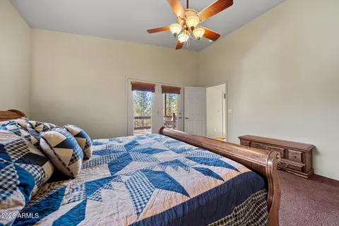 Bedroom - 2940 Constellation Ln, Overgaard, AZ 85933 photo 2 of 7