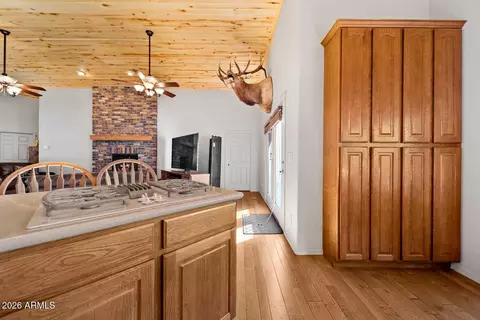 Kitchen - 2940 Constellation Ln, Overgaard, AZ 85933 photo 2 of 4