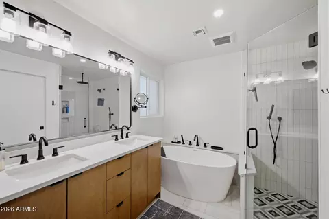 Bath - 1102 N N Frst, Mesa, AZ 85203 photo 4 of 5