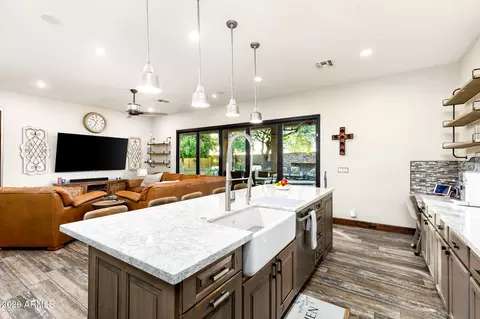 4008 E Lariat Ln, Phoenix, AZ 85050 photo 8