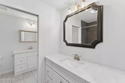 Bath - 2502 E Beryl Ave, Phoenix, AZ 85028 photo 3 of 7