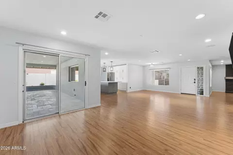 Living - 2502 E Beryl Ave, Phoenix, AZ 85028 photo 2 of 6