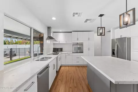 Kitchen - 2502 E Beryl Ave, Phoenix, AZ 85028 photo 4 of 8