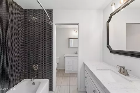 Bath - 2502 E Beryl Ave, Phoenix, AZ 85028 photo 2 of 7