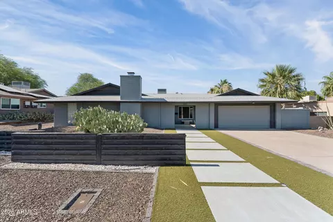 Exterior - 2502 E Beryl Ave, Phoenix, AZ 85028 photo 2 of 9