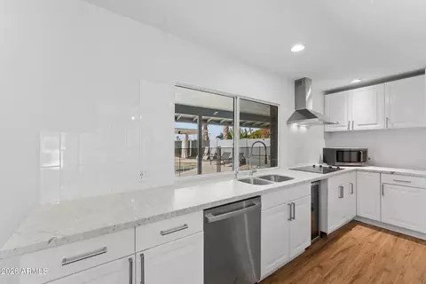 Kitchen - 2502 E Beryl Ave, Phoenix, AZ 85028 photo 5 of 8