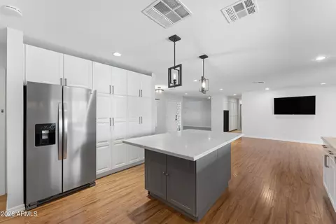 Kitchen - 2502 E Beryl Ave, Phoenix, AZ 85028 photo 6 of 8