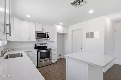 Kitchen - 3531 E Campo Bello Dr, Phoenix, AZ 85032 photo 1 of 5