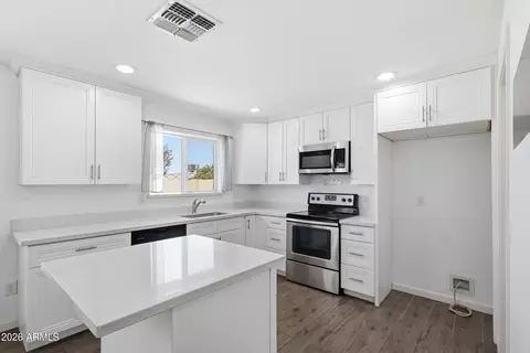 Kitchen - 3531 E Campo Bello Dr, Phoenix, AZ 85032 photo 2 of 5