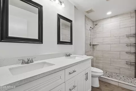 Bath - 3531 E Campo Bello Dr, Phoenix, AZ 85032 photo 1 of 2