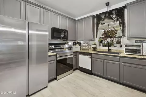 Kitchen - 10206 E Isleta Ave, Mesa, AZ 85209 photo 3 of 7