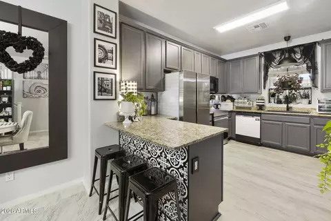 Kitchen - 10206 E Isleta Ave, Mesa, AZ 85209 photo 5 of 7