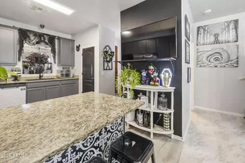 Kitchen - 10206 E Isleta Ave, Mesa, AZ 85209 photo 6 of 7