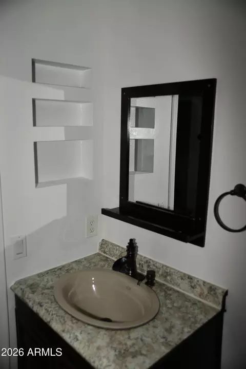 Bath - 1326 E Taro Ln, Phoenix, AZ 85024 photo 4 of 4