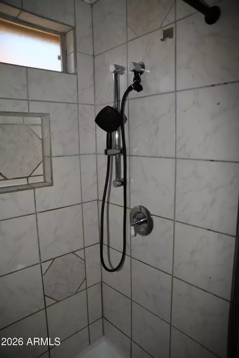 Bath - 1326 E Taro Ln, Phoenix, AZ 85024 photo 3 of 4