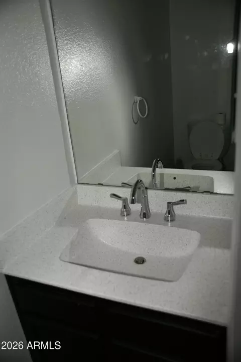 Bath - 1326 E Taro Ln, Phoenix, AZ 85024 photo 2 of 4