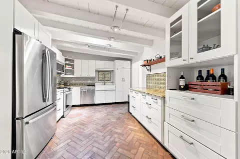 Kitchen - 2734 E Flower St #2734 E, Phoenix, AZ 85016 photo 1 of 3