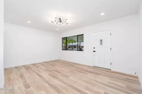 Living - 749 E Montebello Ave #223, Phoenix, AZ 85014 photo 4 of 5