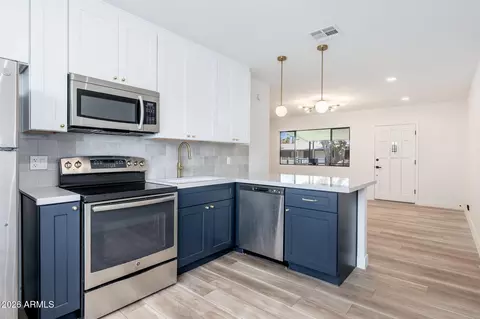 Kitchen - 749 E Montebello Ave #223, Phoenix, AZ 85014 photo 5 of 5