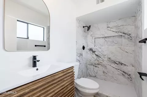 Bath - 749 E Montebello Ave #223, Phoenix, AZ 85014 photo 2 of 2