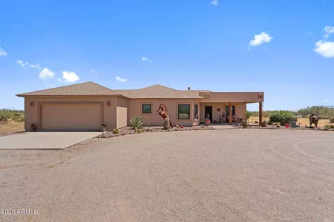 27755 S Clydesdale Ave, Congress, AZ 85332