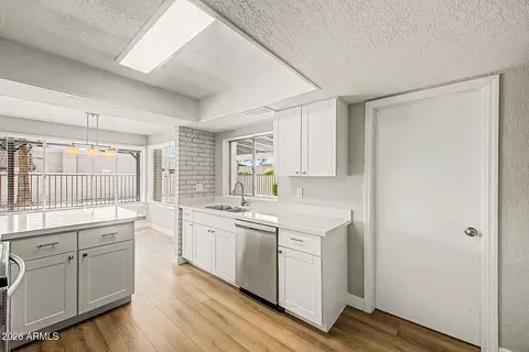 Kitchen - 4717 E Willow Ave, Phoenix, AZ 85032 photo 3 of 4