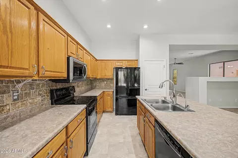 Kitchen - 25647 N Singbush Loop, Phoenix, AZ 85083 photo 3 of 3