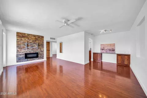 Living - 1448 E Royal Palm Rd, Phoenix, AZ 85020 photo 4 of 4
