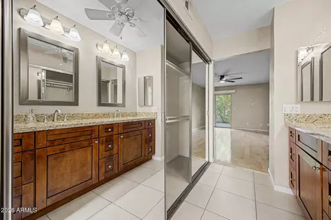 Bath - 11615 N 40th Way, Phoenix, AZ 85028 photo 3 of 7