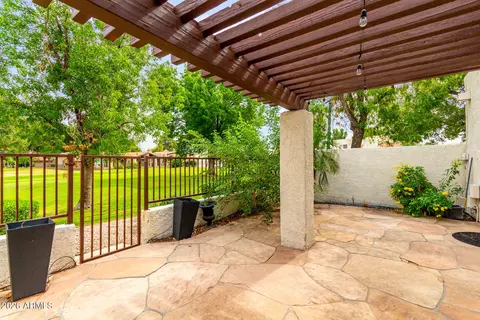 Exterior - 11615 N 40th Way, Phoenix, AZ 85028 photo 3 of 7
