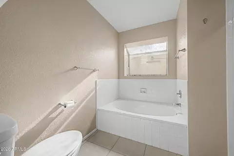 Bath - 11615 N 40th Way, Phoenix, AZ 85028 photo 4 of 7