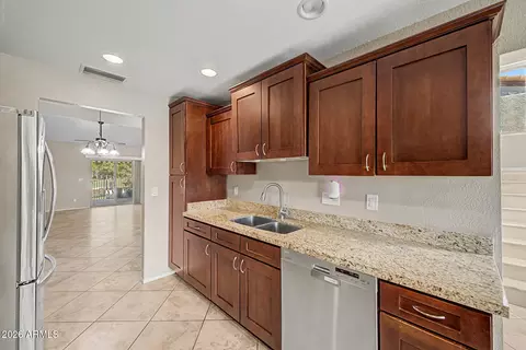 Kitchen - 11615 N 40th Way, Phoenix, AZ 85028 photo 3 of 4