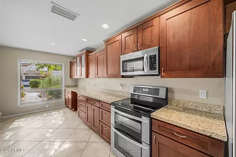 Kitchen - 11615 N 40th Way, Phoenix, AZ 85028 photo 2 of 4