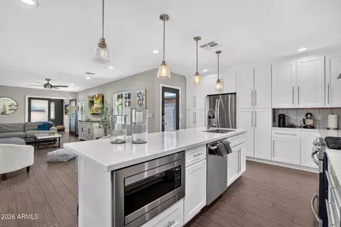 Kitchen - 4401 N 19th Pl, Phoenix, AZ 85016 photo 2 of 5