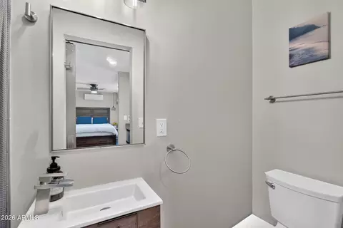 Bath - 4401 N 19th Pl, Phoenix, AZ 85016 photo 5 of 6