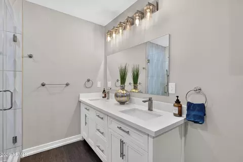 Bath - 4401 N 19th Pl, Phoenix, AZ 85016 photo 2 of 6