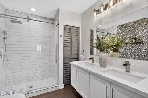 Bath - 4401 N 19th Pl, Phoenix, AZ 85016 photo 1 of 6