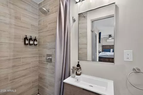 Bath - 4401 N 19th Pl, Phoenix, AZ 85016 photo 6 of 6