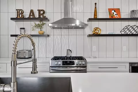 Kitchen - 4401 N 19th Pl, Phoenix, AZ 85016 photo 4 of 5