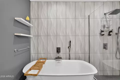 Bath - 4401 N 19th Pl, Phoenix, AZ 85016 photo 3 of 6