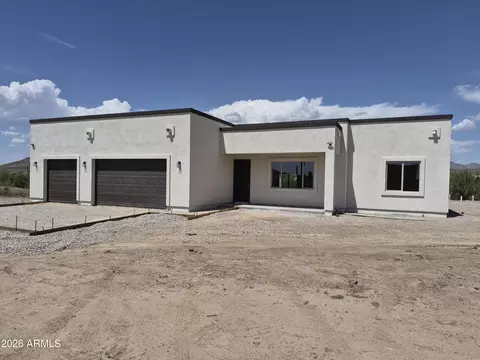 48111 N 7th Ave, New River, AZ 85087