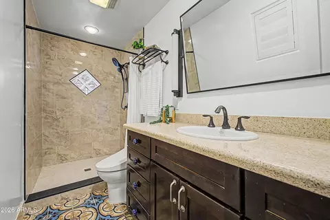 Bath - 1528 E Coronado Rd, Phoenix, AZ 85006 photo 2 of 3