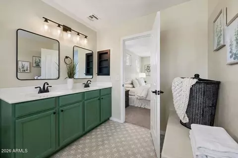 Bath - 4167 E Betsy Ln, Gilbert, AZ 85296 photo 3 of 5