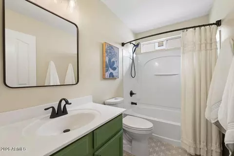 Bath - 4167 E Betsy Ln, Gilbert, AZ 85296 photo 5 of 5